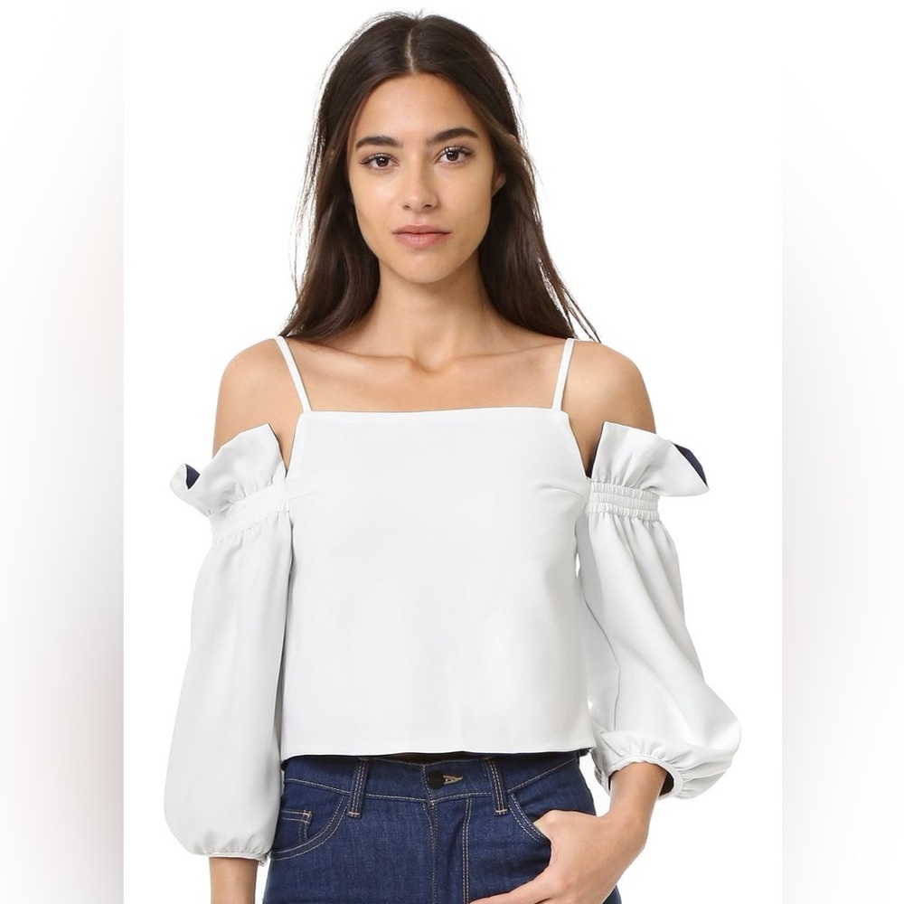 DO+BE White Off-Shoulder Blouse. Size S